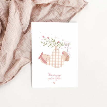 Carte Bébé fille dans le lange