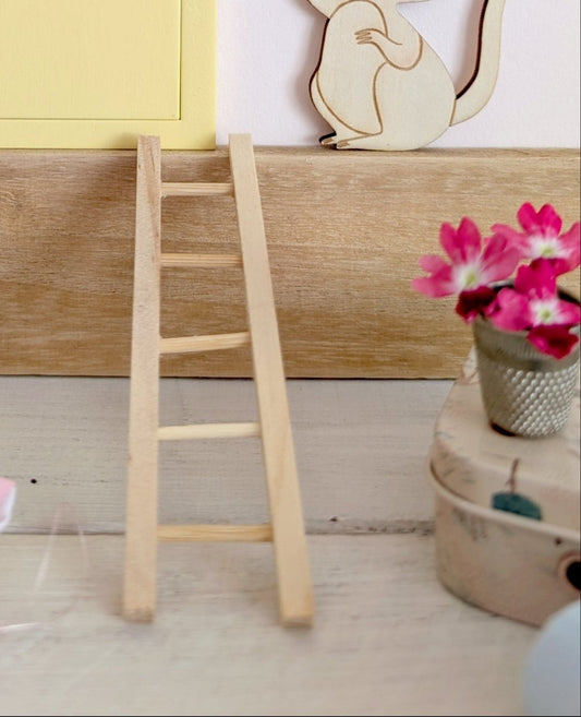 Echelle en bois pour porte de souris - Atelier Vingt Huit