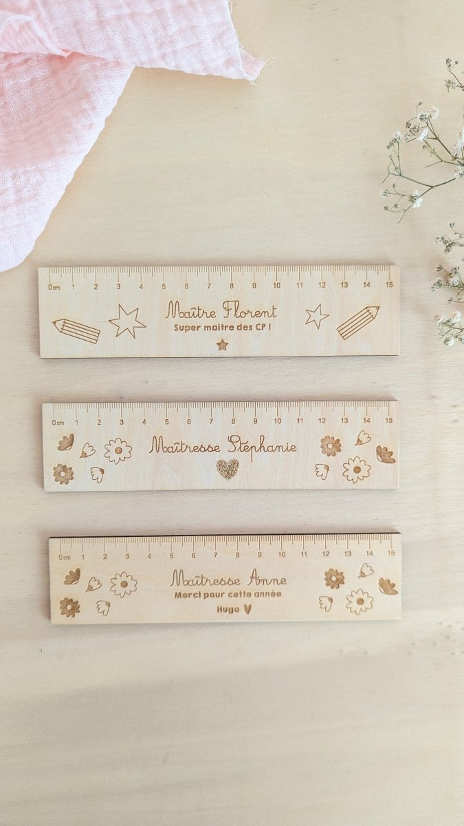 Règle en bois cadeau Merci Maîtresse, Atsem, Nounou - Atelier Vingt Huit